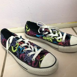 Converse peace and flower design